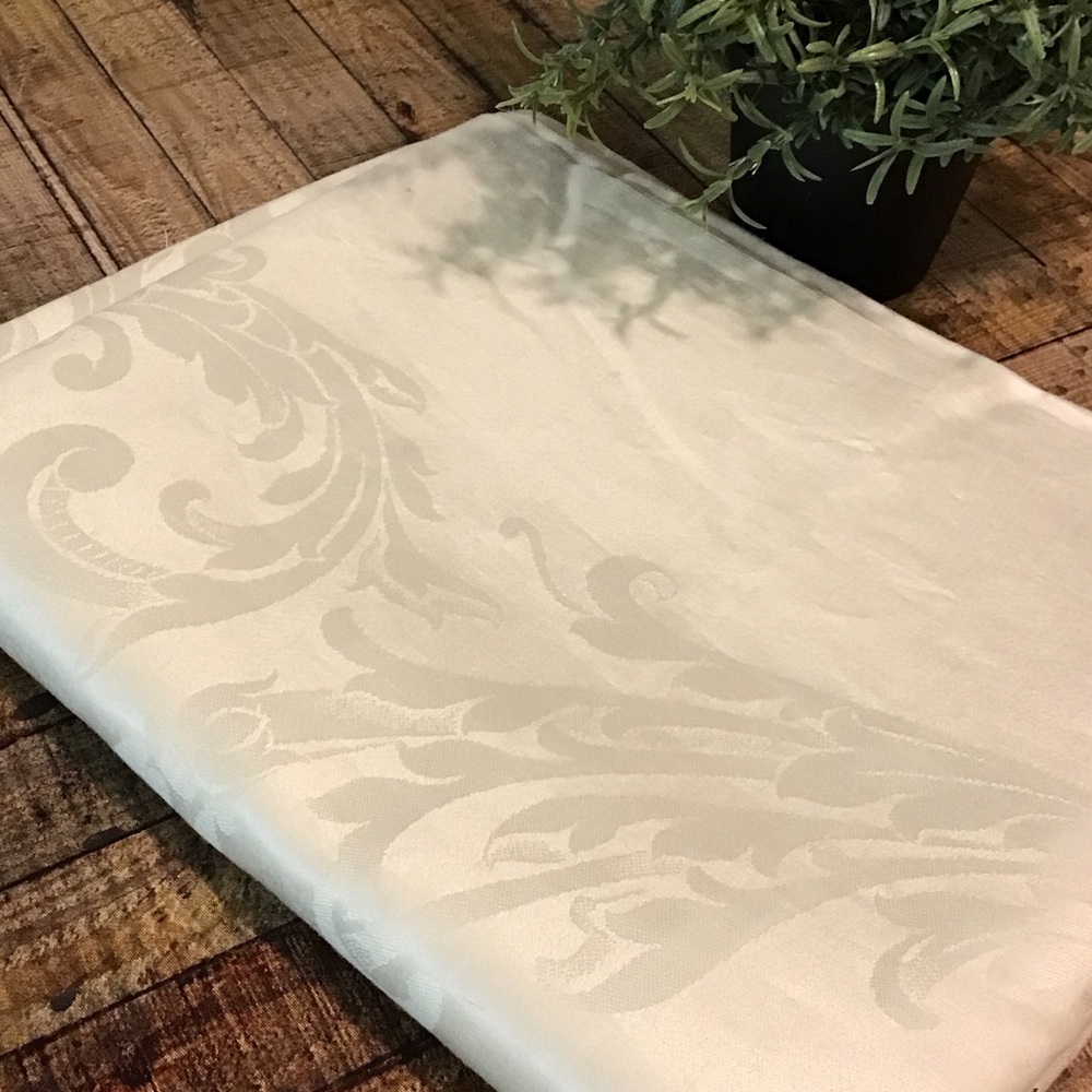 Vintage ivory Damask 72”/90”
